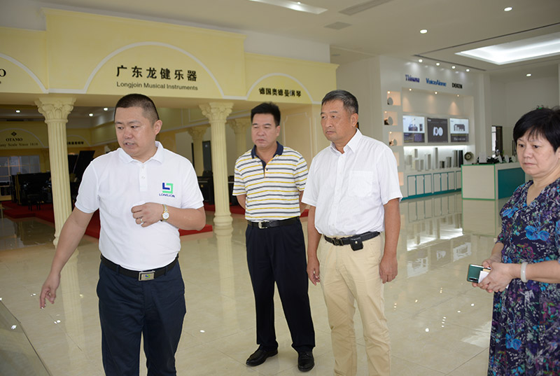 湛江市“十四五”产业发展专项规划编制调研组莅临钱柜777高新科技产业园调研