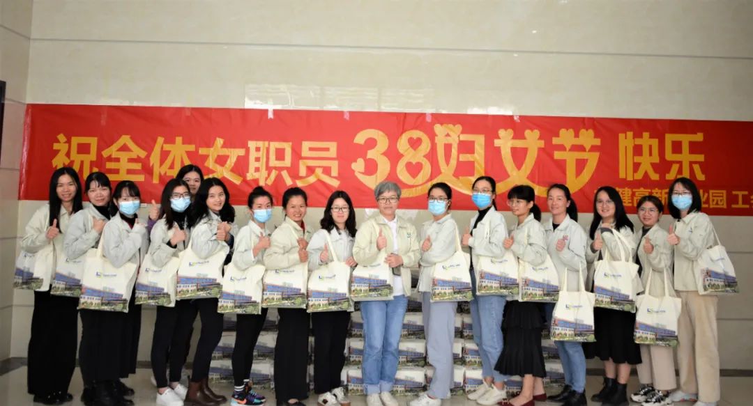 钱柜777产业园 | 三·八女神节暖心送礼送祝福