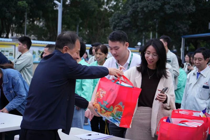 浓浓年味起，温情过小年 | 钱柜777电子工会为员工发放新春福利